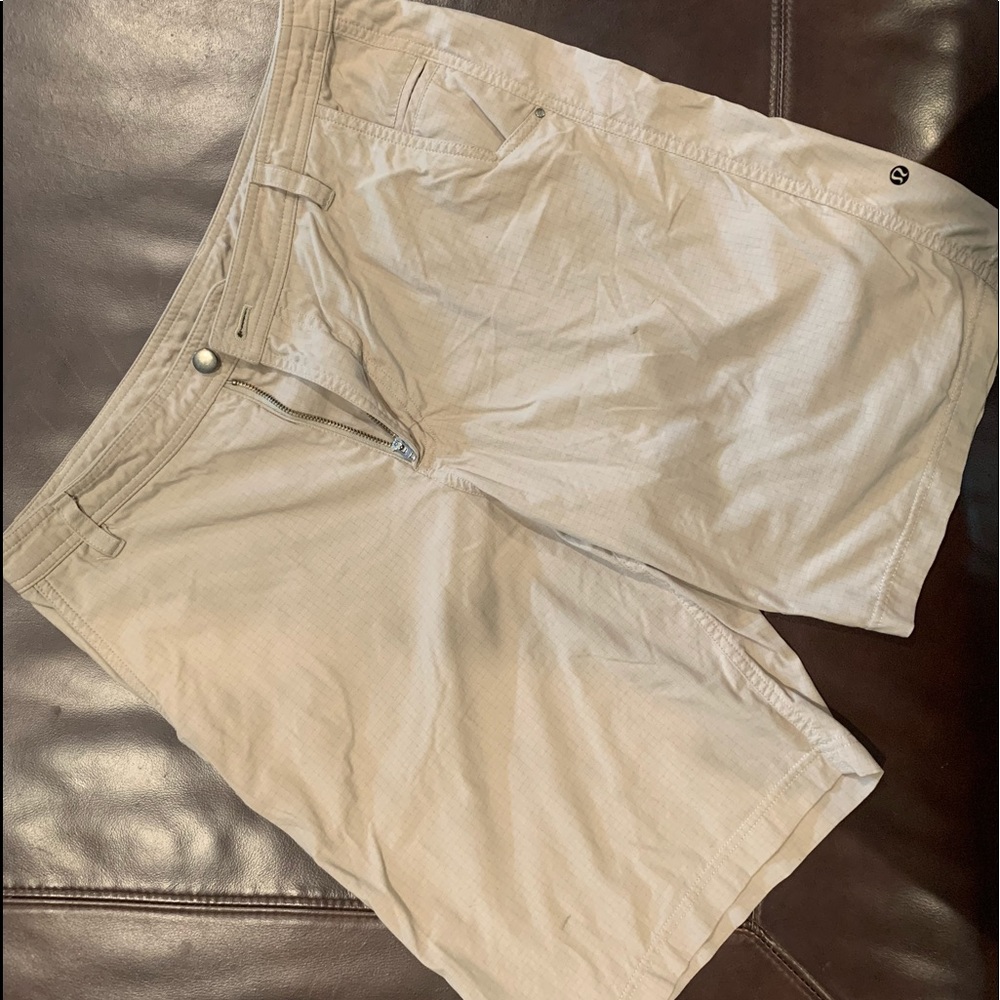 Lululemon Khaki Shorts Mens 34